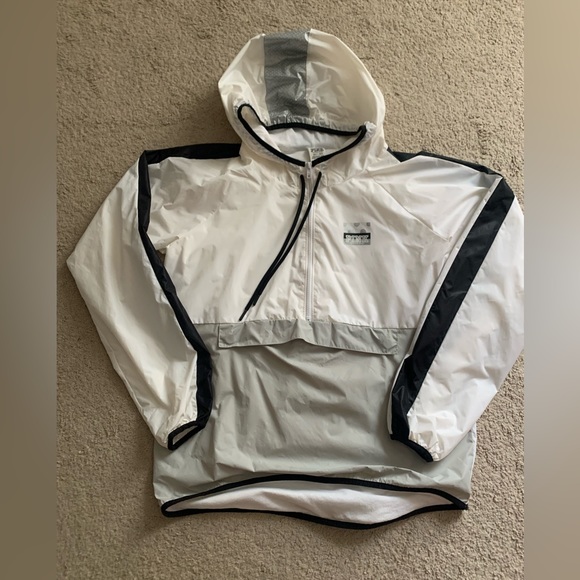 Victoria PINK WIND BREAKER - Picture 1 of 2